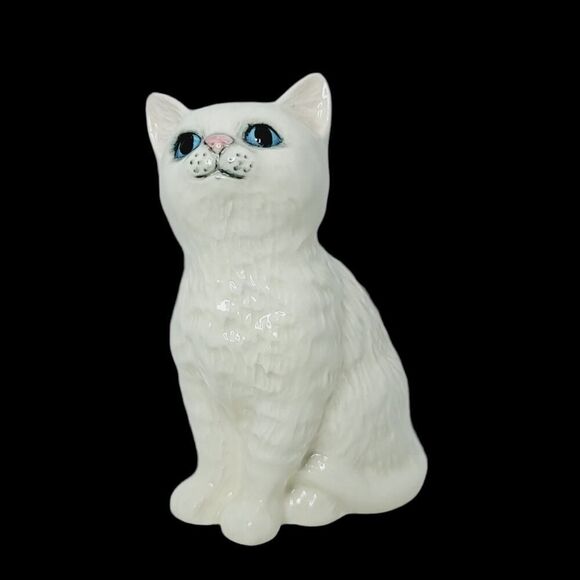 Vintage Royal Doulton Cat Seated Persian Kitten White DA128 - Picture 1 of 9